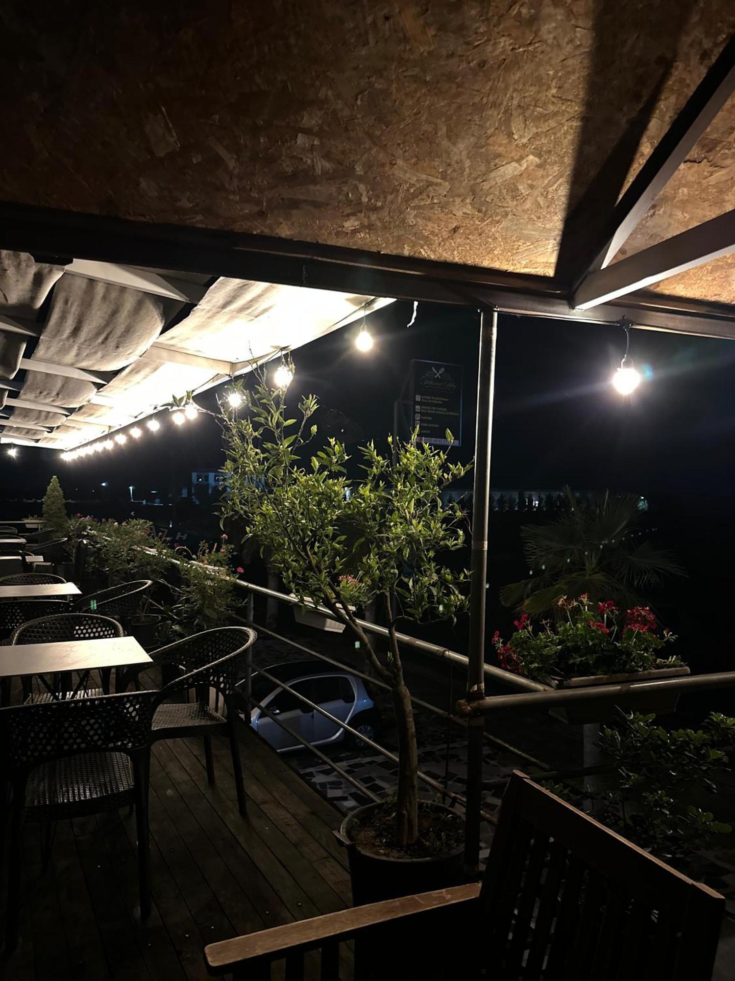 Restorant And Vellezerit Ndoj Draç