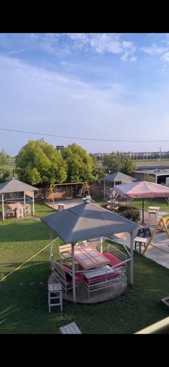Restorant And Vellezerit Ndoj 4*